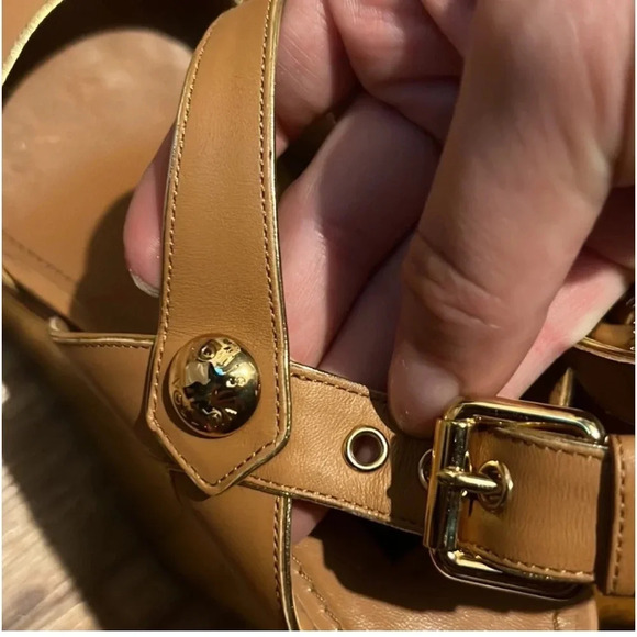 - Authentic Louis Vuitton Tan Leather Metallic Wedge Sandals Size 38 - Picture 8 of 16